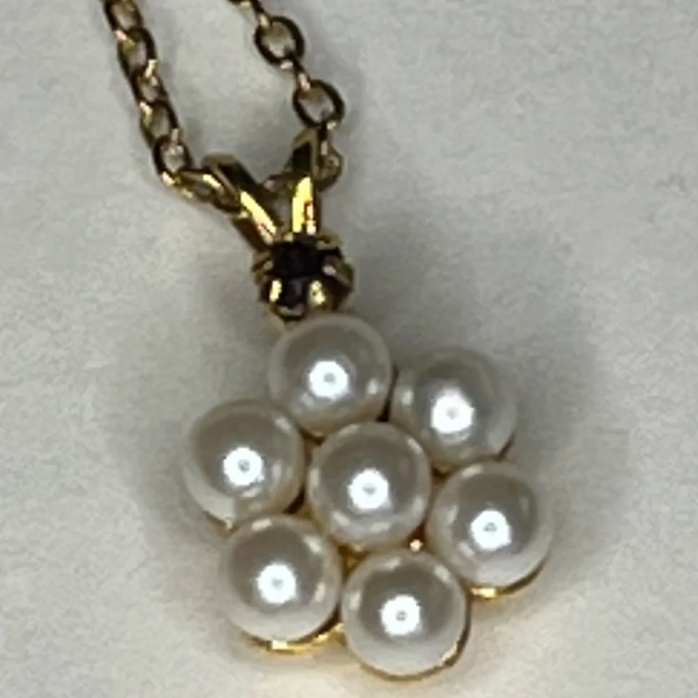 Avon vintage pendant